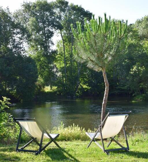 اتاق خانوادگی با چشمانداز باغ, Moulins De Clan
