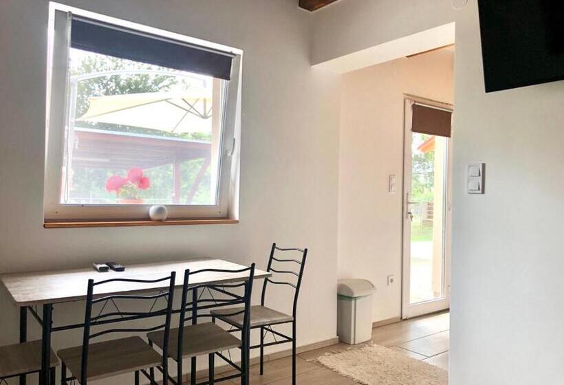 Номер Стандарт Внутренний, Léna Vendégház