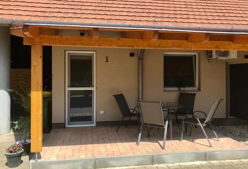 Номер Стандарт Внутренний, Léna Vendégház