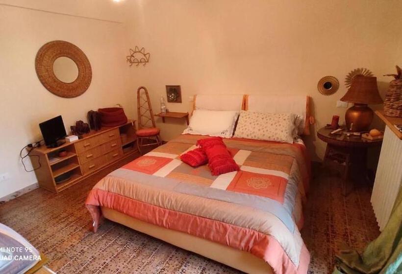 غرفة قياسية, La Gallina Nel Castello Citr Oo9002 Beb Oo11