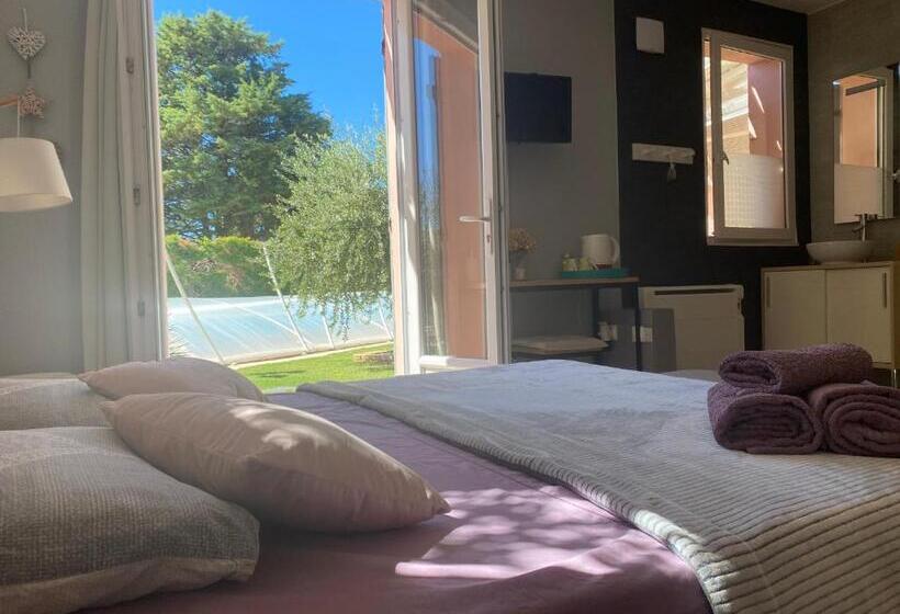 Номер Стандарт Вид на Сад, Chambre D’hôtes Vaucluse
