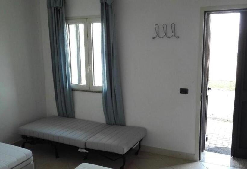 标准三人间, Ostello Di Montefiorino