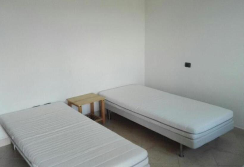 标准三人间, Ostello Di Montefiorino