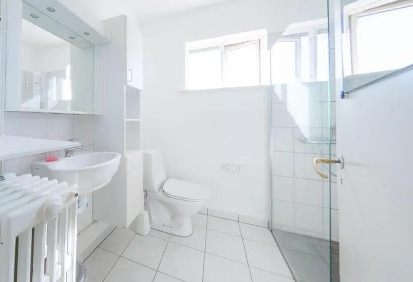 اتاق استاندارد چهار تخته, Hvammur 2 Guesthouse