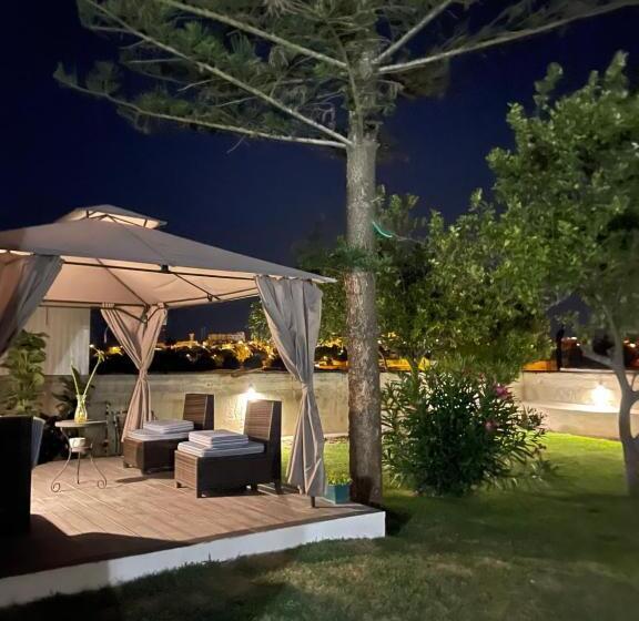 اتاق خانوادگی, Kerart House