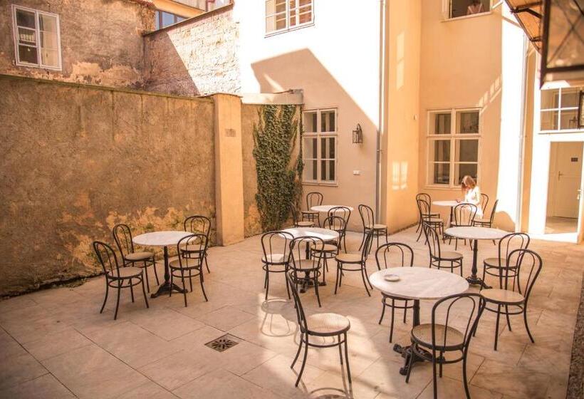 סוויטה משפחתית, Penzion U Synagogy