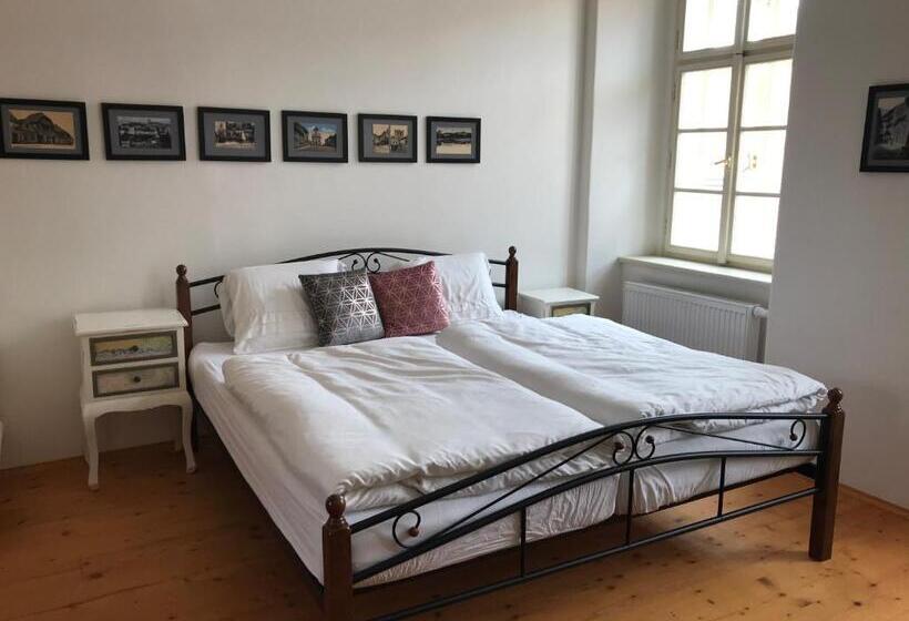 סוויטה משפחתית, Penzion U Synagogy