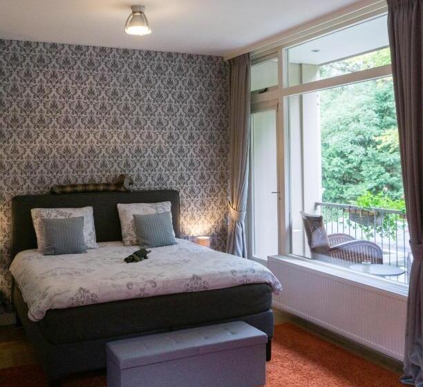 标准房带园景, De Rode Beuk