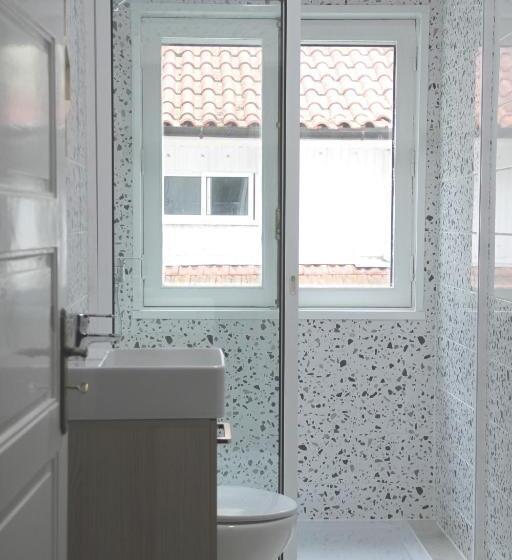 غرفة قياسية رباعية, Genius Loci Guesthouse