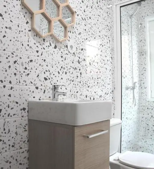 اتاق استاندارد چهار تخته, Genius Loci Guesthouse