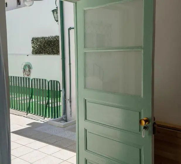 استودیوی استاندارد, Genius Loci Guesthouse