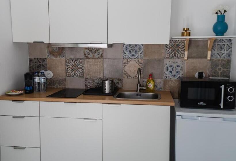 إستوديو قياسى, Genius Loci Guesthouse