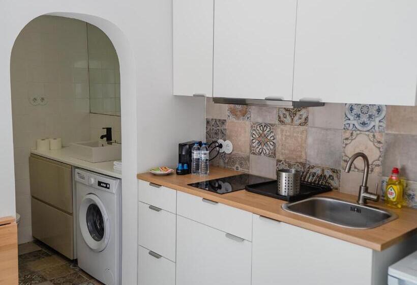 إستوديو قياسى, Genius Loci Guesthouse