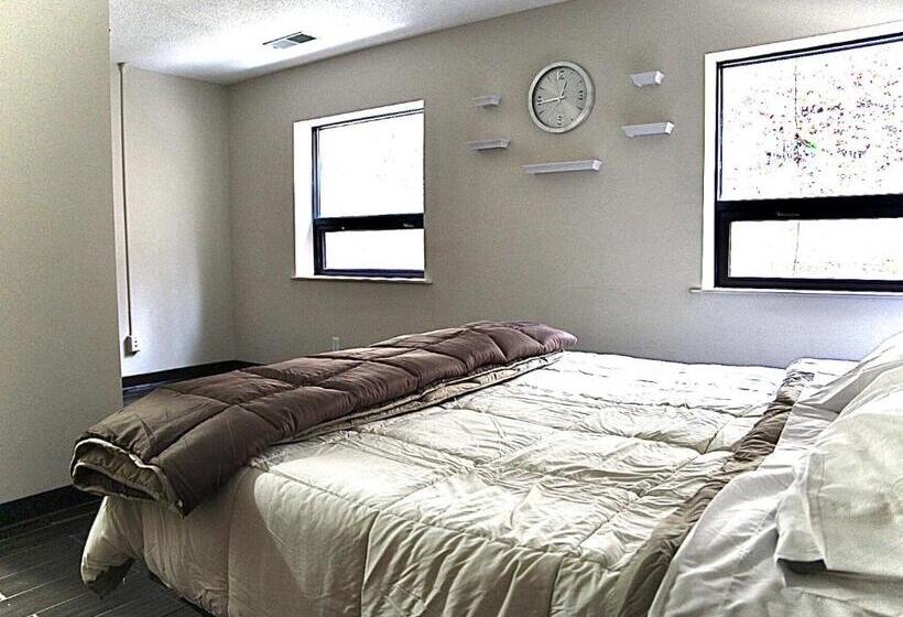 스위트 킹사이즈 침대, Pine Mountain Inn