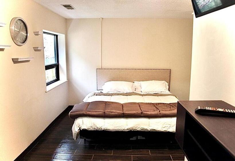 스위트 킹사이즈 침대, Pine Mountain Inn