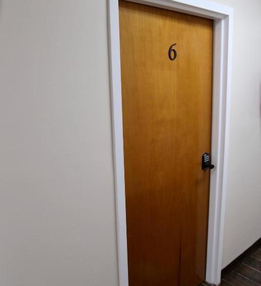 스위트 킹사이즈 침대, Pine Mountain Inn