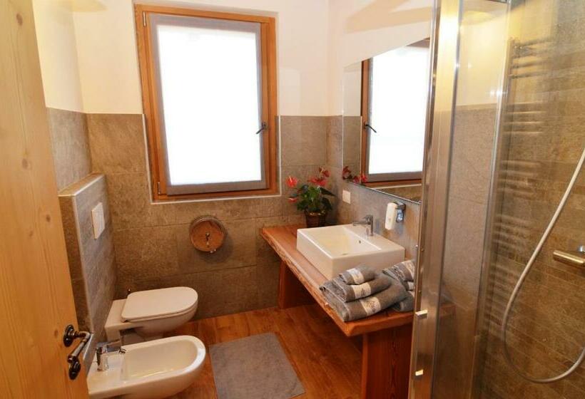 Семейный Номер, Adda Vegia