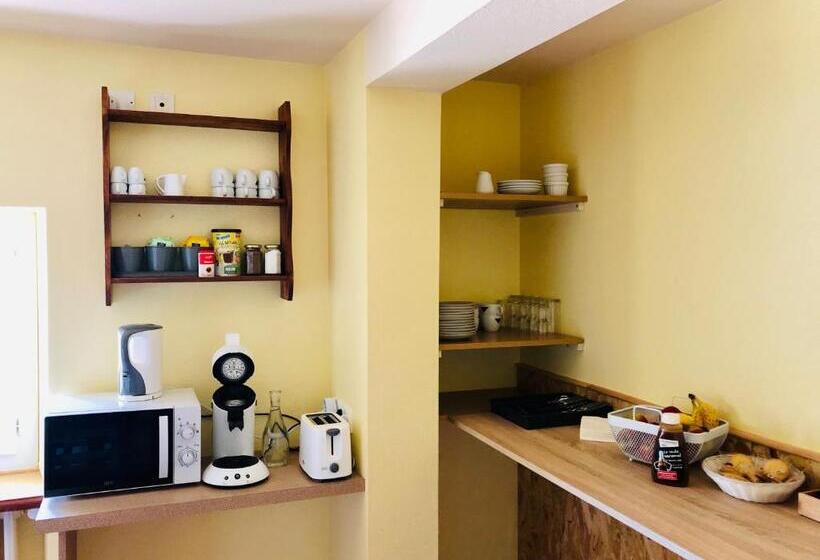 اتاق استاندارد با چشمانداز دریا, L Albatros