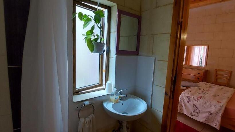 اتاق استاندارد با چشم‌انداز استخر, Business Accommodation By Happy&healthy Gozo