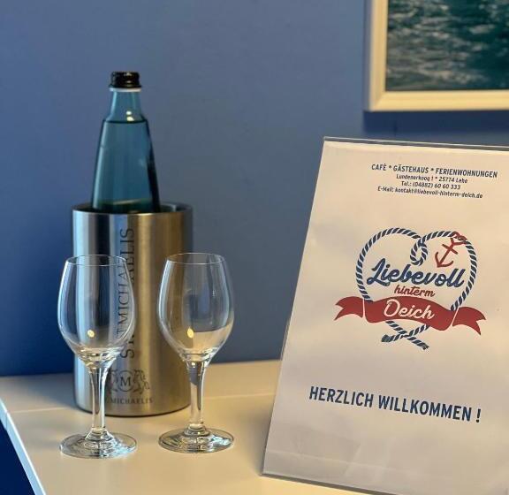 Номер Стандарт Вид на Сад, Liebevoll Hinterm Deich