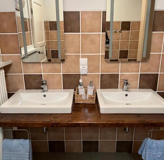 Номер Deluxe, Liebevoll Hinterm Deich