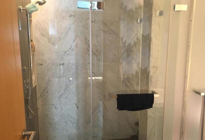 דירת חדר, Amari Residence