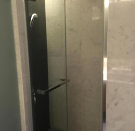 דירת חדר, Amari Residence