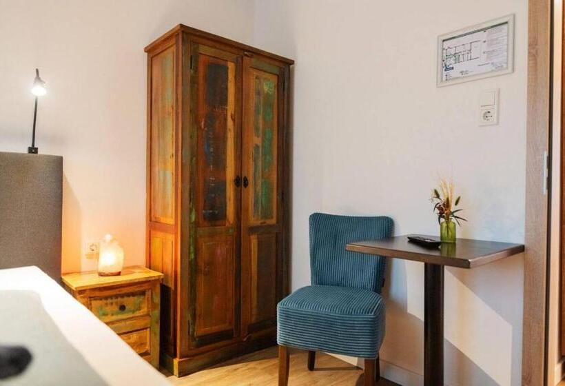 四人标准间, Haus Berchstein