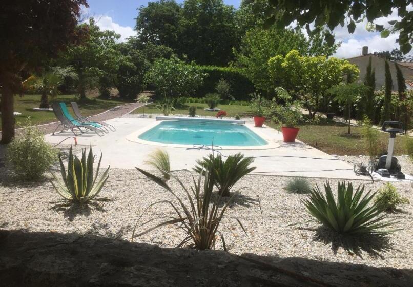 家庭房带园景, La Rochelle Et L Aunis