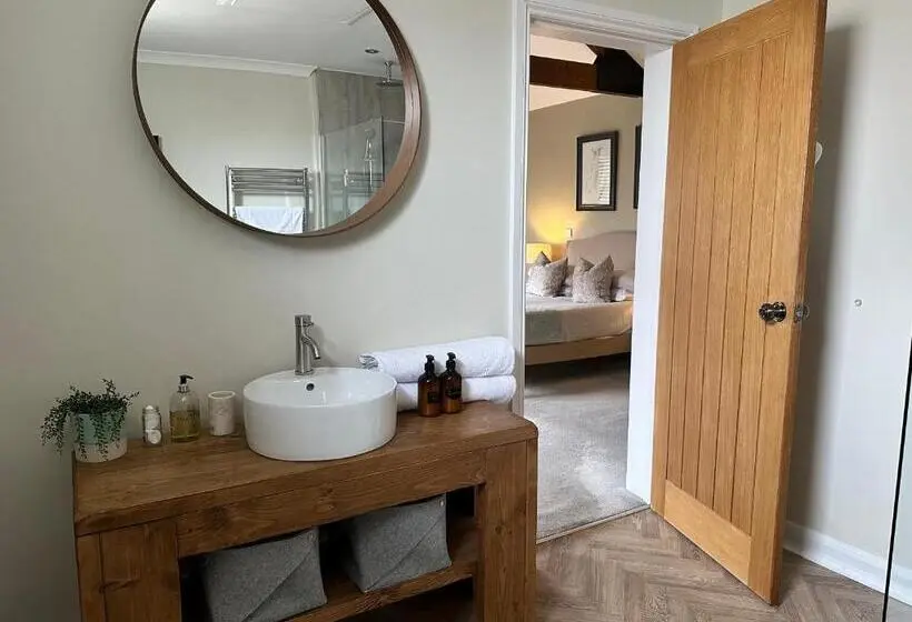 Superior-huone King-vuode, White House Farm   Beautiful Self Contained Courtyard Rooms