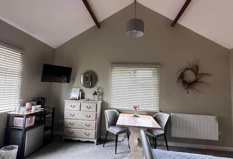 Superior-huone King-vuode, White House Farm   Beautiful Self Contained Courtyard Rooms