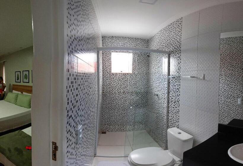 חדר קומפורט לשלושה, Pureza