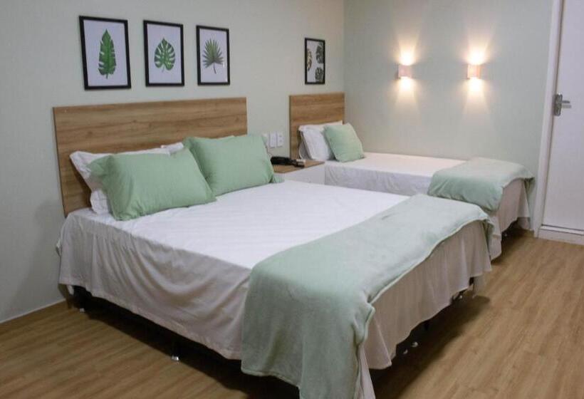 חדר קומפורט לשלושה, Pureza