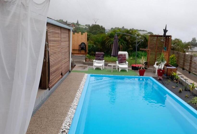 اتاق استاندارد با چشمانداز استخر, La Kazanou