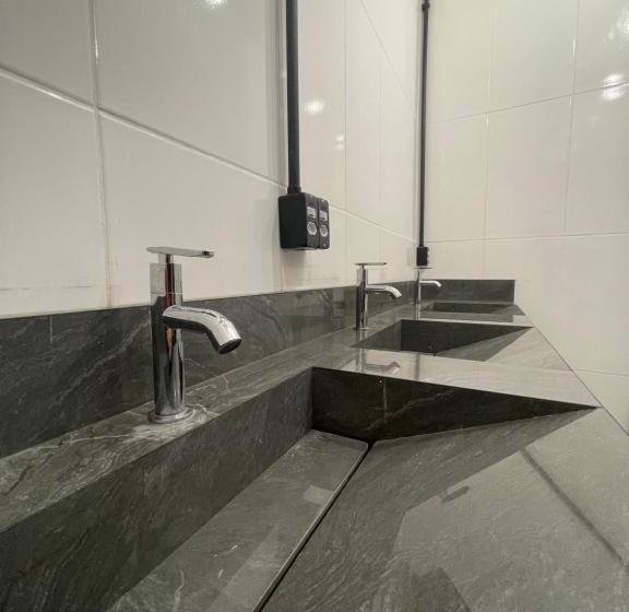 이코노미 쿼드러플룸(공용 화장실), Esquina 8 Suítes Confort & Hostel