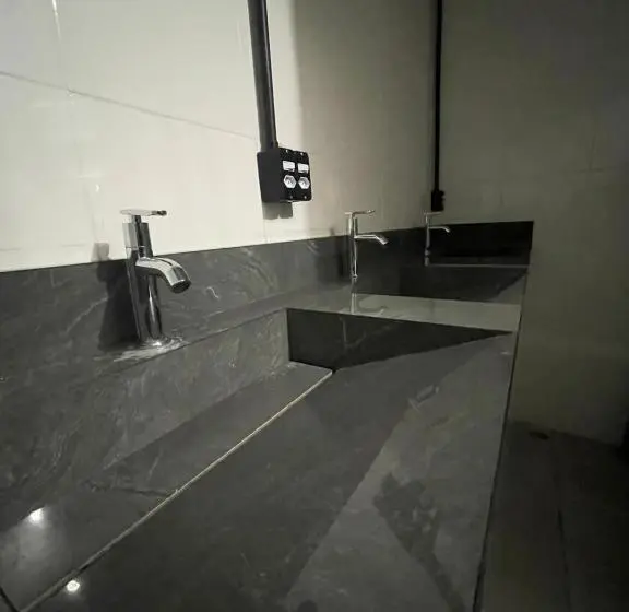 اتاق چهار تخته با دستشویی مشترک, Esquina 8 Suítes Confort & Hostel