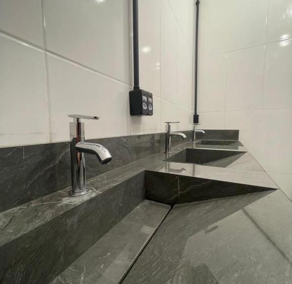 이코노미 쿼드러플룸(공용 화장실), Esquina 8 Suítes Confort & Hostel