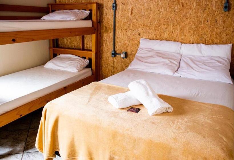 이코노미 쿼드러플룸(공용 화장실), Esquina 8 Suítes Confort & Hostel