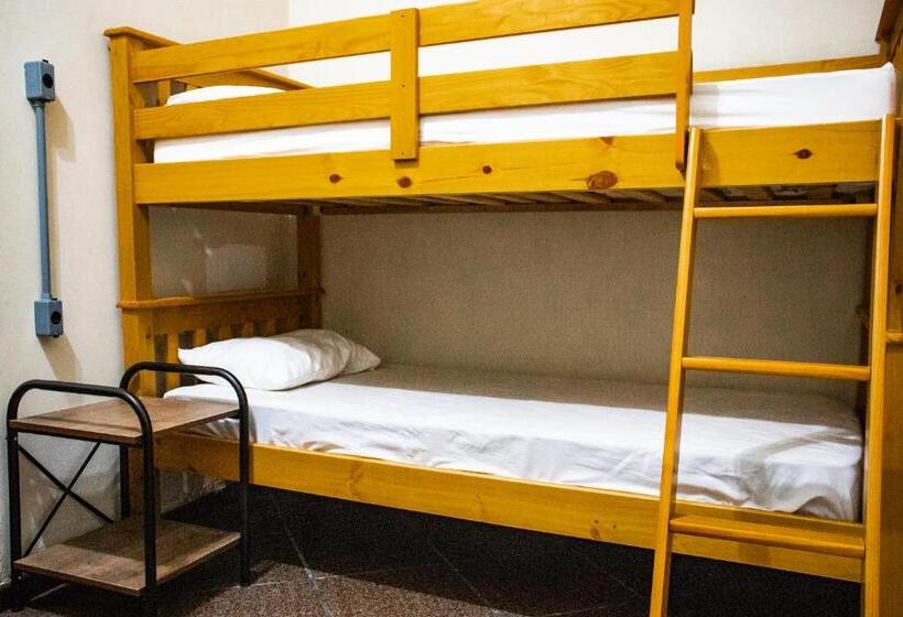 Четырехместный Номер Стандарт, Esquina 8 Suítes Confort & Hostel