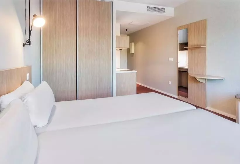 اتاق استاندارد, B&b Hotel Barcelona Sant Cugat