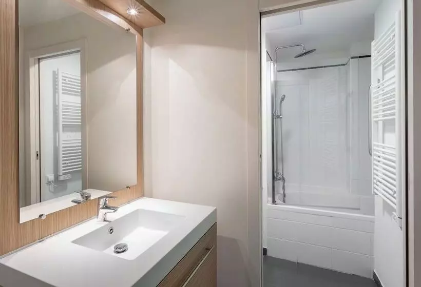 اتاق استاندارد سه نفره, B&b Hotel Barcelona Sant Cugat