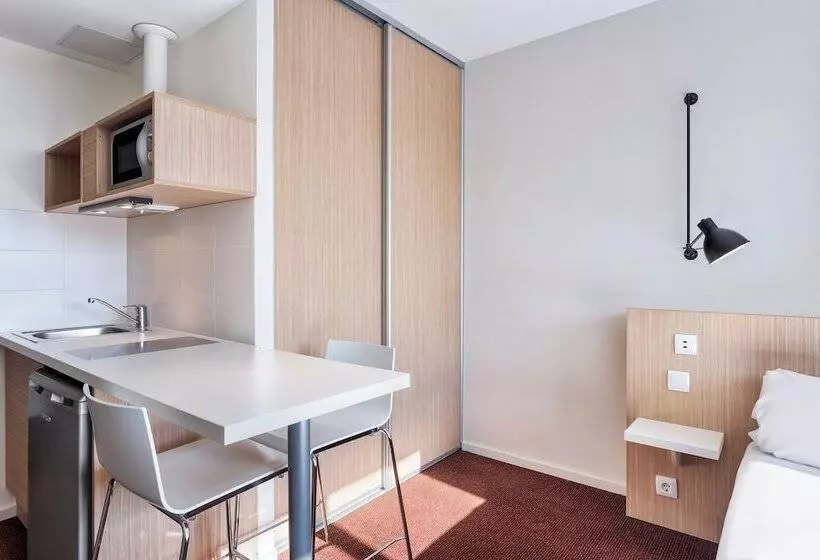 اتاق استاندارد سه نفره, B&b Hotel Barcelona Sant Cugat