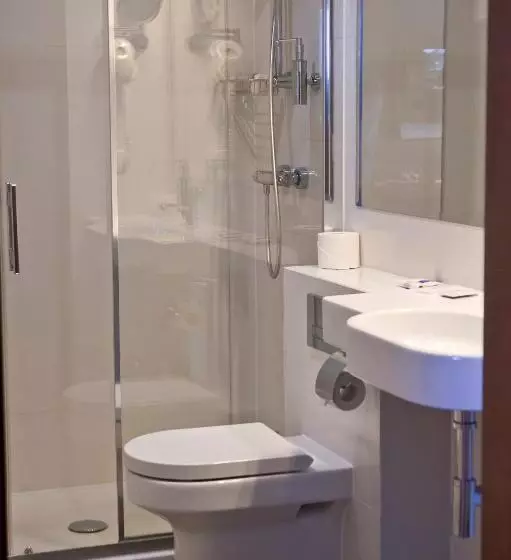 キングサイズベッドのスタンダードルーム, Grand Hotel Kielce