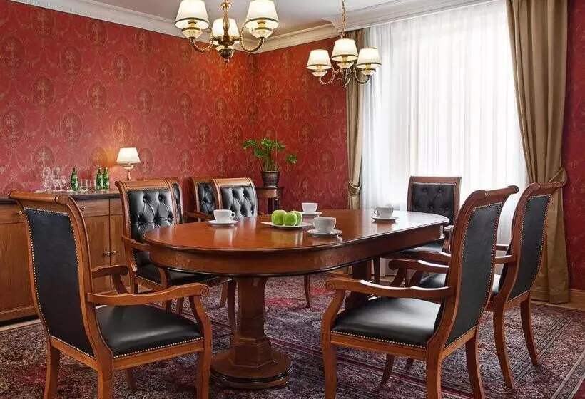 キングサイズベッドのエクゼクティブ, Grand Hotel Kielce