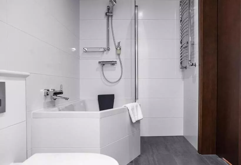 キングサイズベッドのスイートルーム, Grand Hotel Kielce