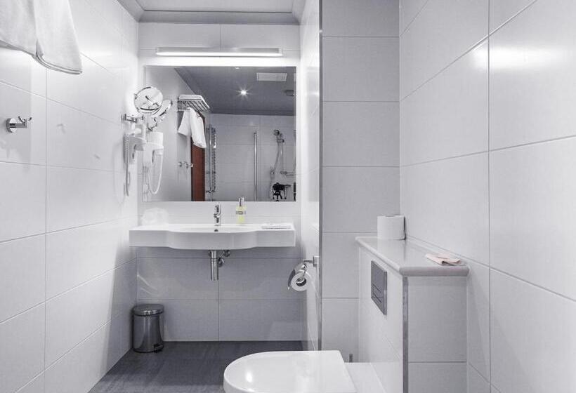 מיטת קינג בסוויטה, Grand Hotel Kielce