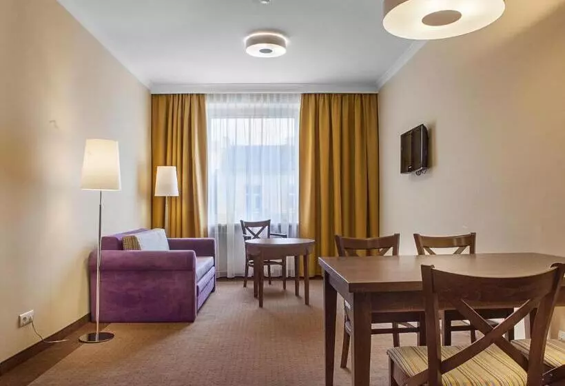 キングサイズベッドのスイートルーム, Grand Hotel Kielce