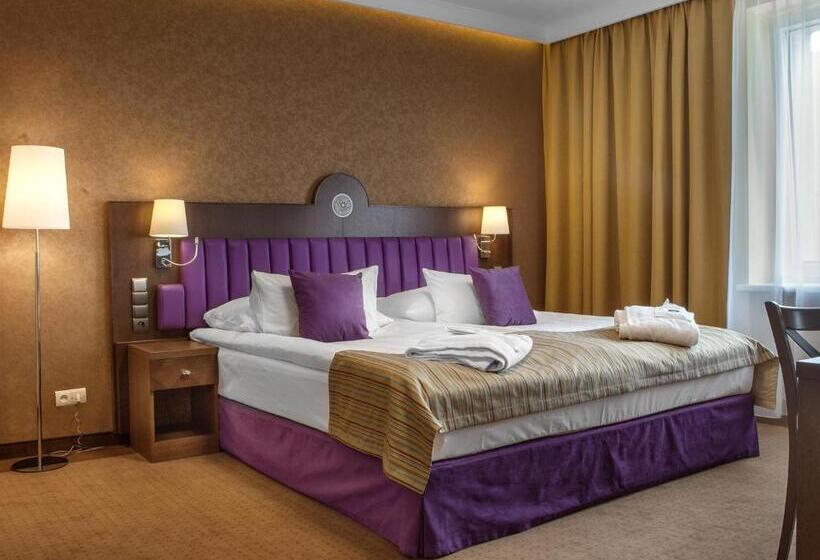 מיטת קינג בסוויטה, Grand Hotel Kielce