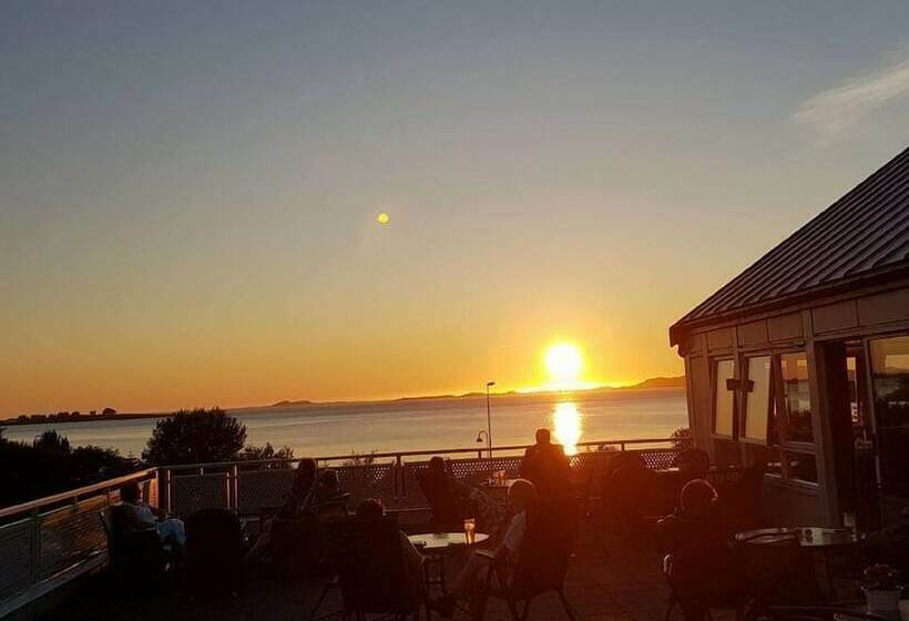 اتاق استاندارد, Aalesund Airport