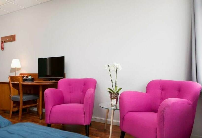 اتاق استاندارد, Aalesund Airport